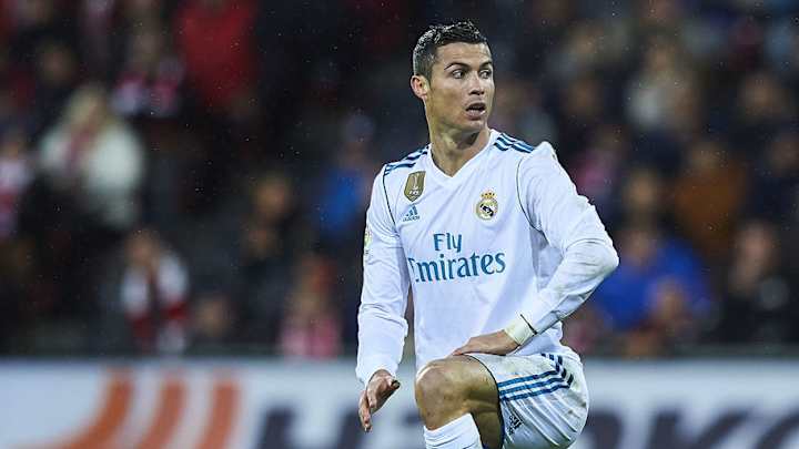 Report Claims Cristiano Ronaldo Will be Handed 5th Ballon d'Or 'Atop the Eiffel Tower'