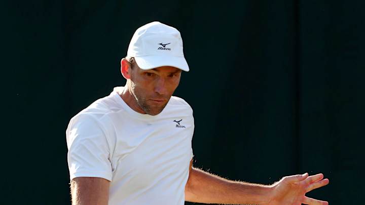 Defending champion Karlovic wins in Hall of Fame tourney