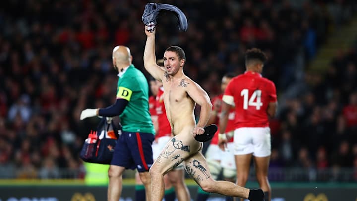 New Zealand rugby streaker asks fans to pay his fine for him, hardly anyone donates