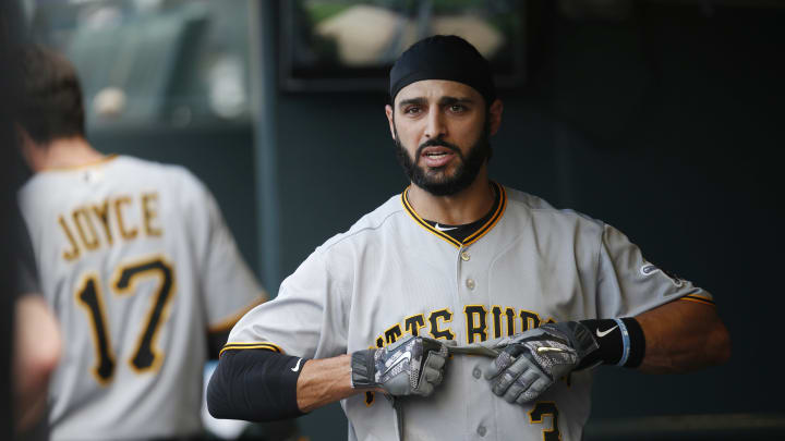 Braves player hit in deadly crash; wife, kids hospitalized Braves player hit in deadly crash; wife, kids hospitalized