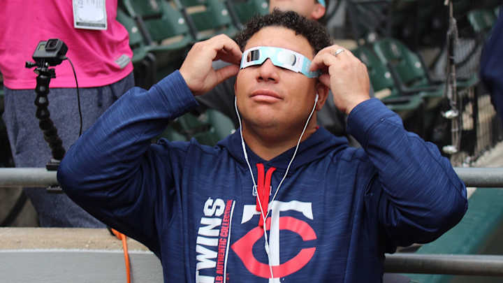Photos: Tom Brady, Bartolo Colon Among Athletes Looking At The Total Solar Eclipse
