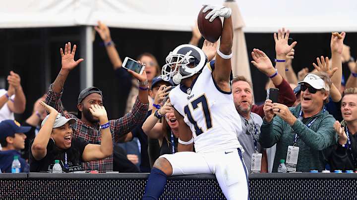 NFL, Broadcasters Choose Between Old School, New NFL, Broadcasters Choose Between Old School, New