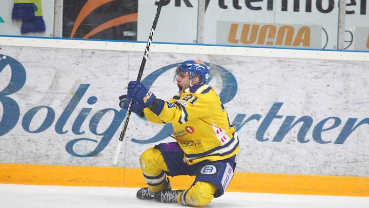 Norwegian hockey teams survive hellish eight-overtime game, a world record