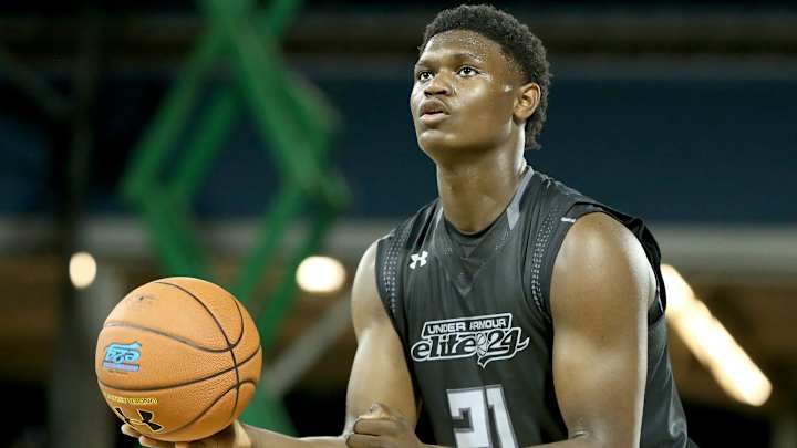 WATCH: Zion Williamson Goes 10 for 10 With James Harden Watching