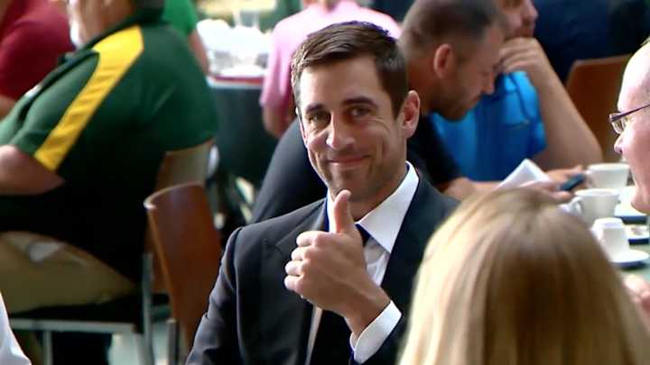 Packers Fan Surprises Aaron Rodgers with a Kiss and He Hardly Bats an Eye Packers Fan Surprises Aaron Rodgers with a Kiss and He Hardly Bats an Eye