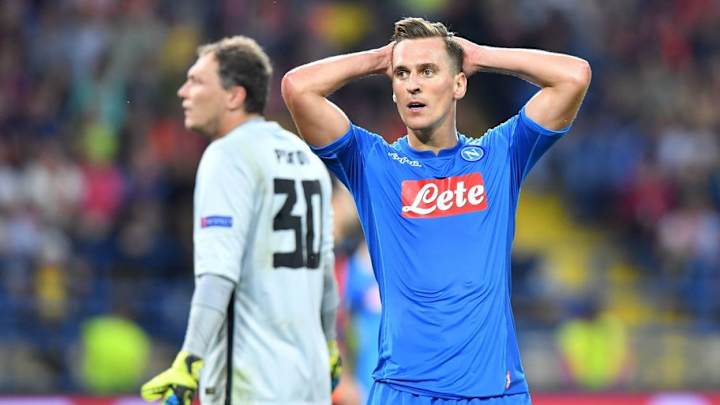 Napoli Striker Milik to Undergo MRI With Worries of Long-Term Knee Injury