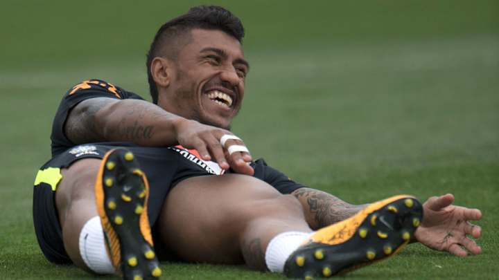 VÍDEO | La brutal entrada de Paulinho sobre Neymar en el entrenamiento de la selección