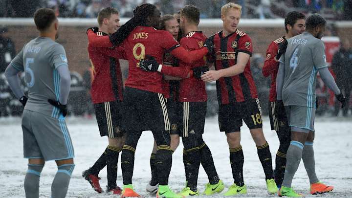 Let it snow: Atlanta's 6-1 avalanche overwhelms Minnesota in its home opener