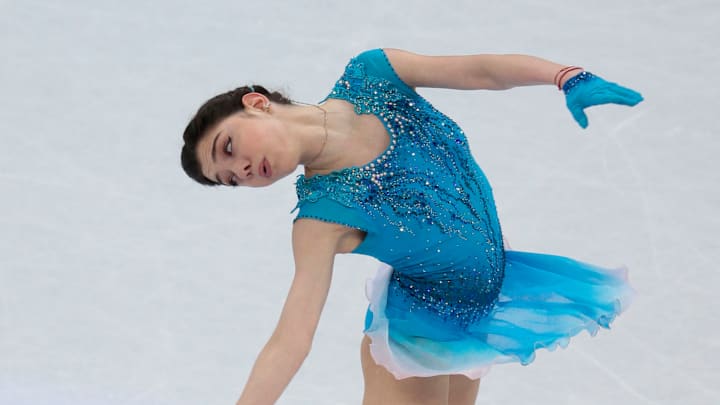 Medvedeva leads figure skating worlds after short program