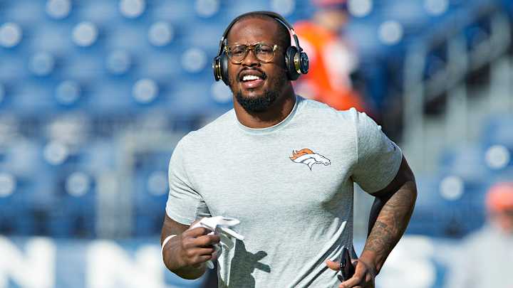 Von Miller honors Broncos employees at ceremony