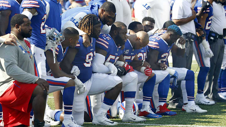 LeSean McCoy Stretches, Other Bills Kneel During National Anthem