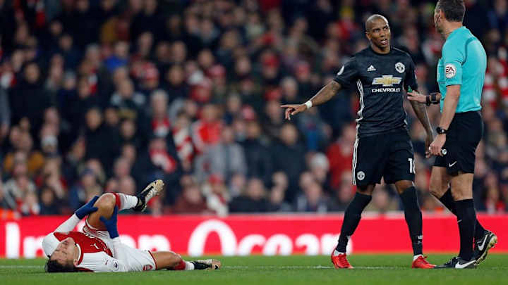 Ashley Young Uses FIFA Defending Tactic to Stop Mesut Ozil Free Kick & Twitter Goes Mad