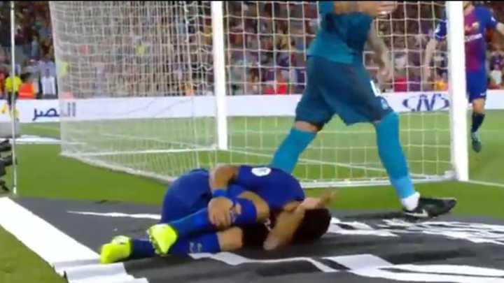 WATCH: Sergio Ramos Shows Luis Suarez Exactly What He Thinks of His El Clasico Dive WATCH: Sergio Ramos Shows Luis Suarez Exactly What He Thinks of His El Clasico Dive