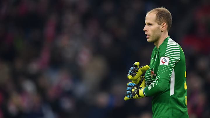 Premier League Rivals Arsenal & Chelsea Monitoring Former Liverpool Keeper Peter Gulacsi