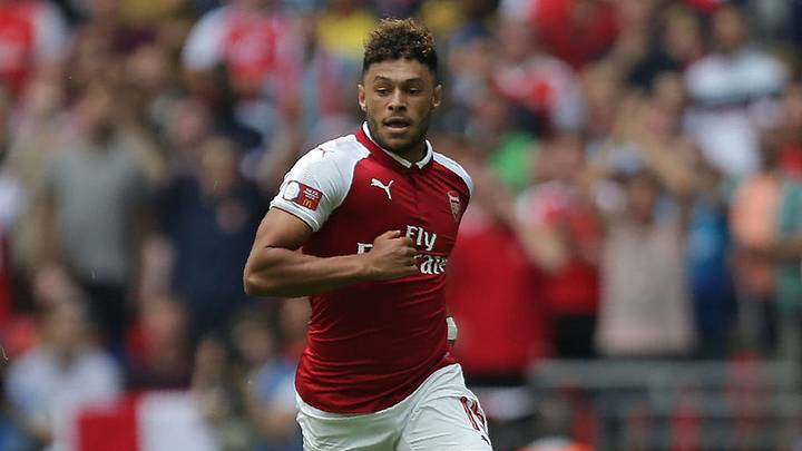 Chelsea Launch £25m Bid for Oxlade-Chamberlain as Battle With Liverpool Over Arsenal Ace Intensifies Chelsea Launch £25m Bid for Oxlade-Chamberlain as Battle With Liverpool Over Arsenal Ace Intensifies