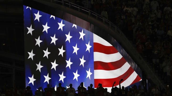 Knicks Link Arms During National Anthem to 'Call Attention' to Issues