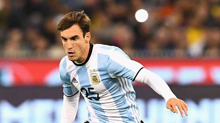 Newcastle Poised to Sign Argentinian Full-Back After Agent Flies to England for Talks