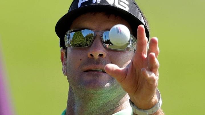 Walker enjoys the views and his game, takes lead at Kapalua