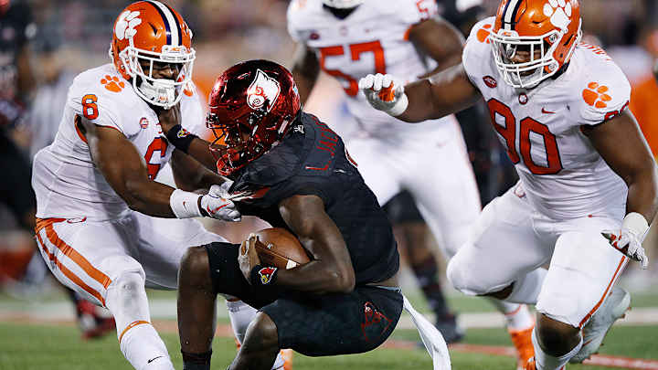 Clemson Locks Down Lamar Jackson As Defense Continues to Thrive in the Spotlight Clemson Locks Down Lamar Jackson As Defense Continues to Thrive in the Spotlight