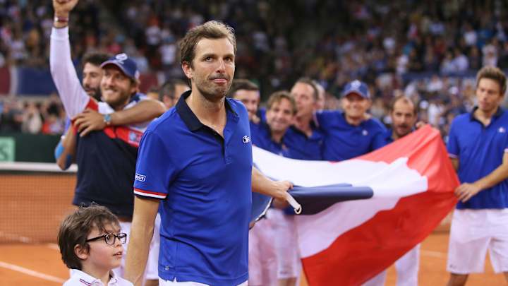 Evans beats Frenchman Benneteau to salvage pride for Britain