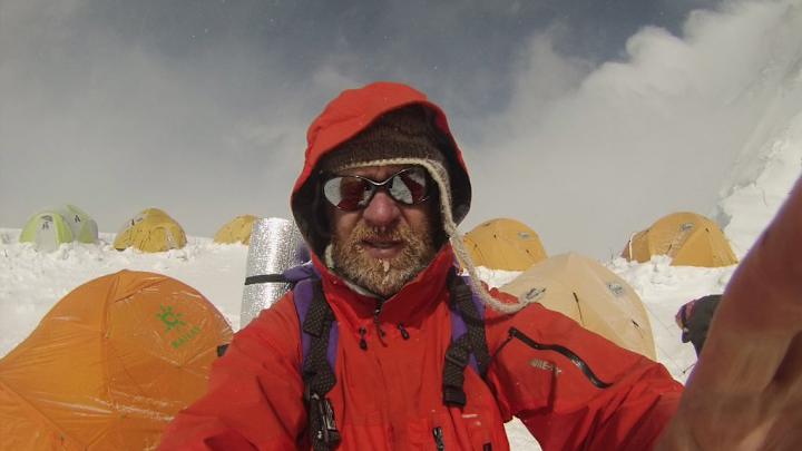 Terminally ill man believed to be the first cancer patient to climb Mount Everest