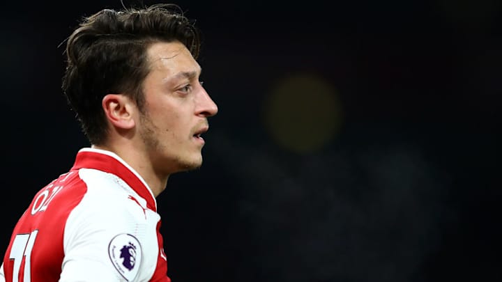 MERCADO | Mesut Özil se decanta entre el Barça y el Manchester United y esta es su elección MERCADO | Mesut Özil se decanta entre el Barça y el Manchester United y esta es su elección