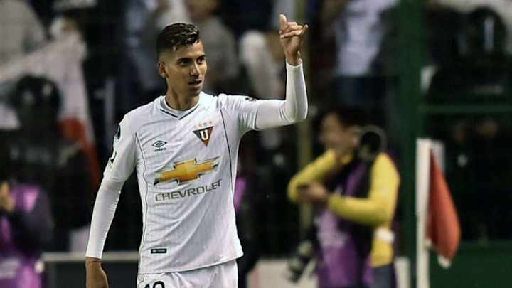 El jugador que sería sacrificado para retener a Hernán Barcos