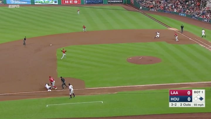 Watch: Angels' Andrelton Simmons Puts on Defensive Clinic, Plays Game the Right Way