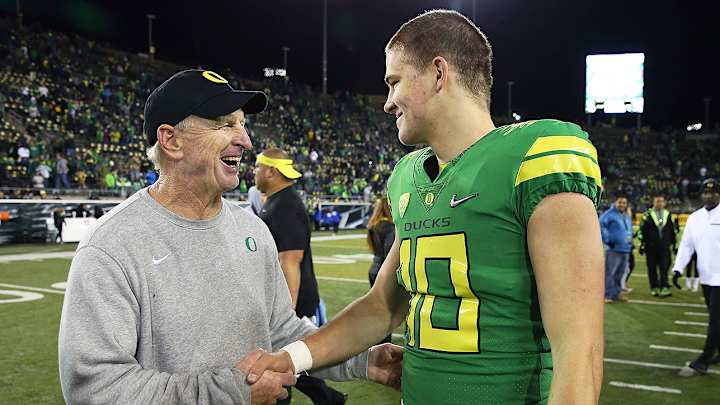 Sources: Oregon Defensive Coordinator Jim Leavitt to Stay With Ducks on New Deal