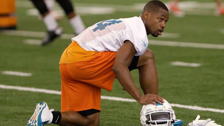 Former NFL Player Dimitri Patterson Injures Cops While Running From Court