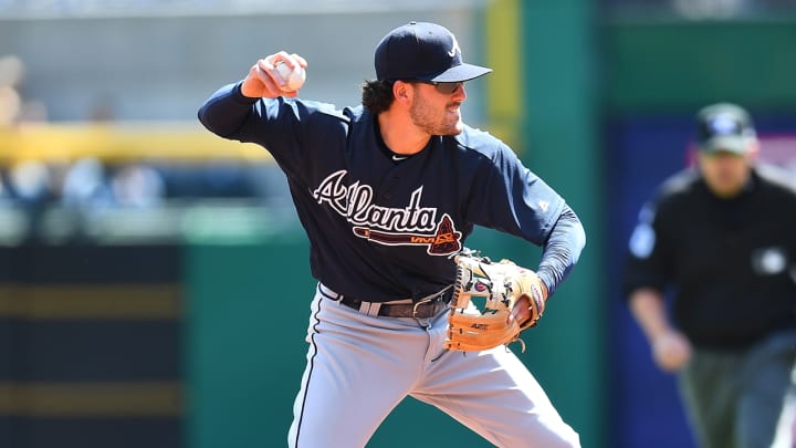 Dansby Swanson is using a flat-disced glove and veteran tutelage to aid his defense Dansby Swanson is using a flat-disced glove and veteran tutelage to aid his defense