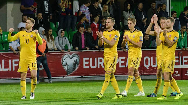 The Reason Behind Wales' Bizarre Pre-Match Team Photo Routine & How it Began