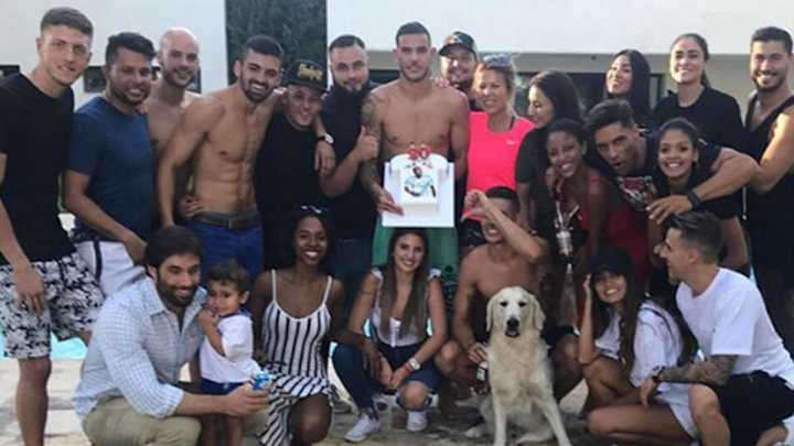 FOTOS | La loca y controvertida fiesta de cumpleaños de Theo Hernández