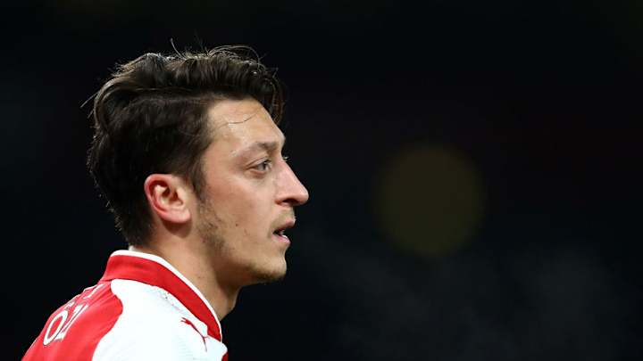 FICHAJES | El Arsenal pone a la venta a Mesut Özil