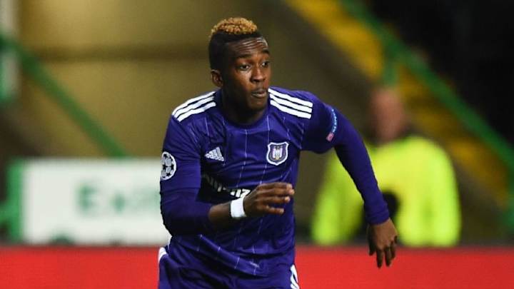 Everton Youngster Onyekuru Set for 8-Month Spell on Sidelines With Knee Injury