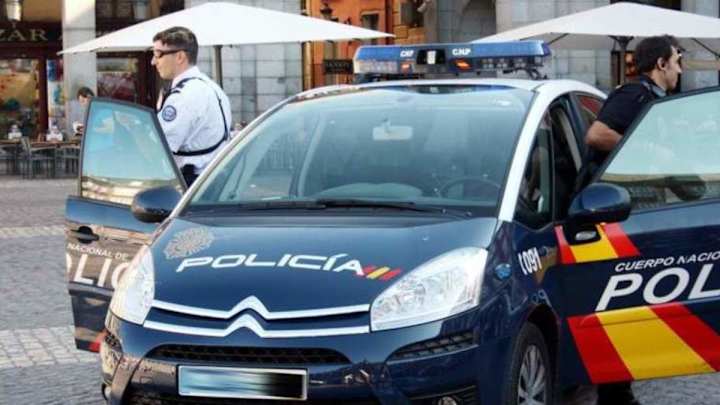 FOTO | El polémico recibimiento de la Policía Nacional a Gerard Piqué en Alicante FOTO | El polémico recibimiento de la Policía Nacional a Gerard Piqué en Alicante
