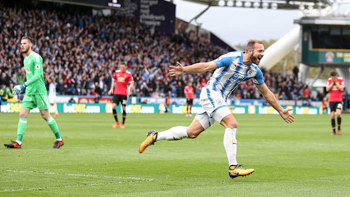 Premier League: Man United Loses to Huddersfield, Chelsea, City Win Big