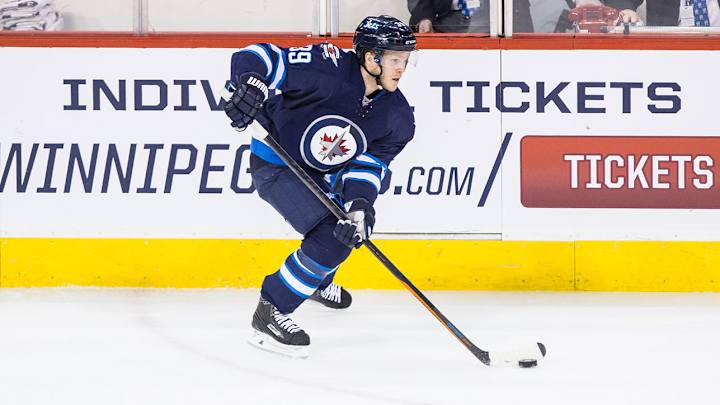 Jets' Tobias Enstrom out with concussion after Sestito hit