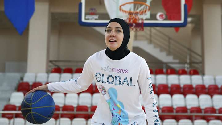 Headgear approved for use by world basketball body