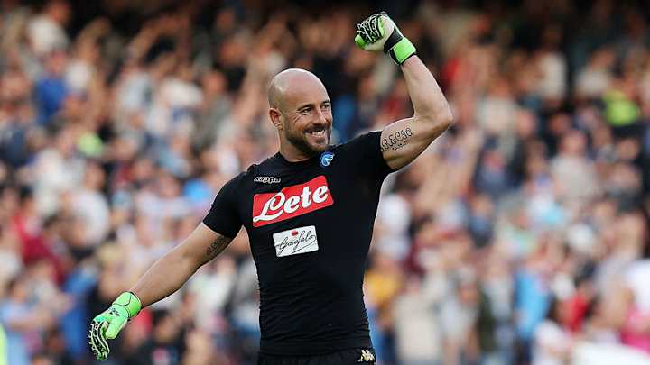 Report: Paris Saint-Germain Launches €7m Offer for Napoli's Pepe Reina