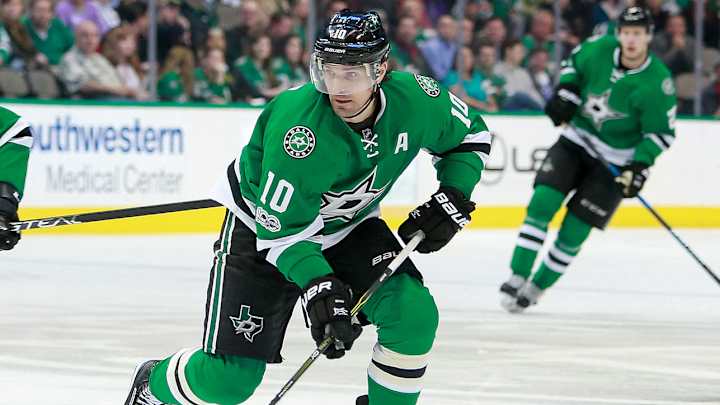 Family offers perspective for Stars' Patrick Sharp as he battles through injuries