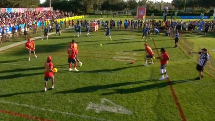 Alex Smith is very bad at dodgeball (Full Highlights) Alex Smith is very bad at dodgeball (Full Highlights)