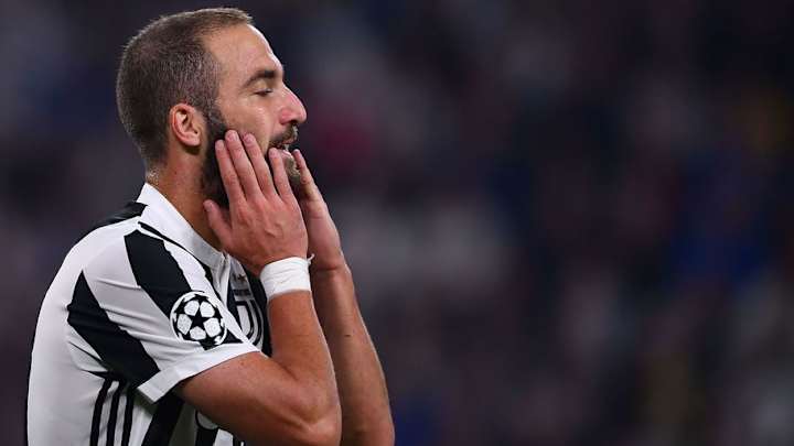 NO QUISO ENTRAR | La increíble mala suerte que tuvo Higuaín en una acción ante el Lazio