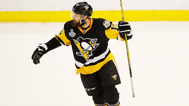 Predators sign Bonino away from Pens and trade Wilson to Avs