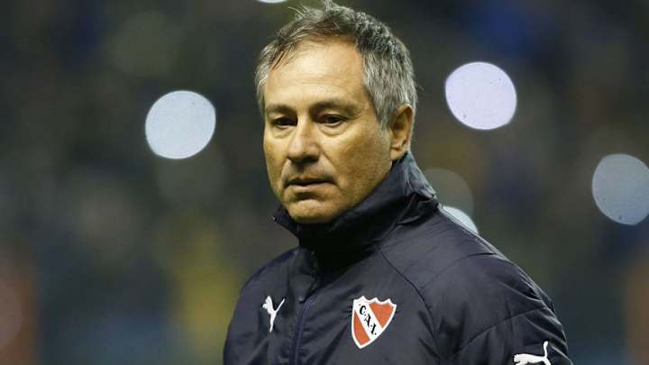 Las declaraciones de "Bebote" Álvarez, líder de la barra de Independiente, sobre el apriete a Holan