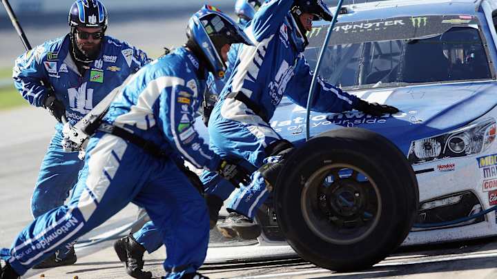 After qualifying second, loose tire forces Dale Earnhardt Jr. to 22nd-place finish at Geico 500