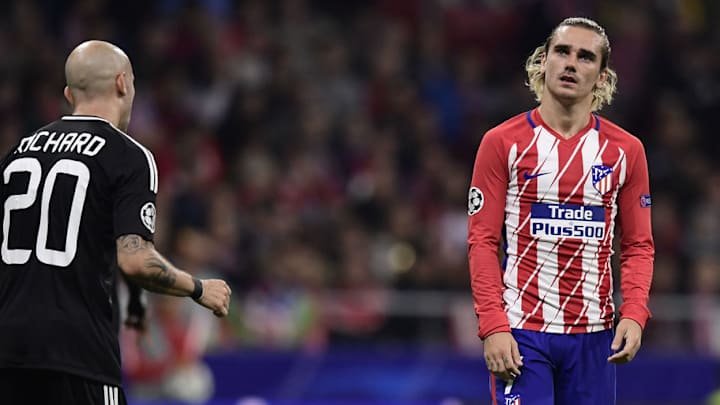 PHOTO: Atletico's Antoine Griezmann Walks Out of Pre-Match Photo After Frustrating Start to Season PHOTO: Atletico's Antoine Griezmann Walks Out of Pre-Match Photo After Frustrating Start to Season