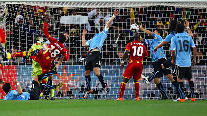 8 Footballers Who Used Dirty Tactics to Manipulate the Results