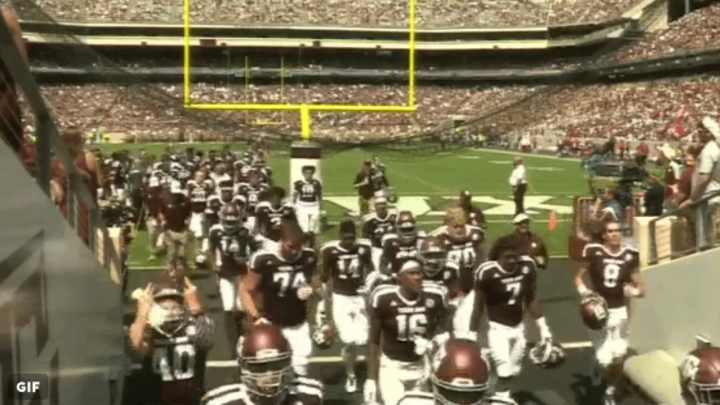 Watch: Texas A&M Player Flips Off Own Fans as Aggies Struggle With UL-Lafayette Watch: Texas A&M Player Flips Off Own Fans as Aggies Struggle With UL-Lafayette