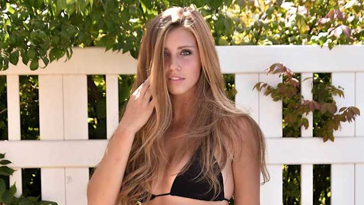 Thursday’s P.M. Hot Clicks: Kelsey Hojara; The most horrific sports injury I’ve ever seen Thursday’s P.M. Hot Clicks: Kelsey Hojara; The most horrific sports injury I’ve ever seen